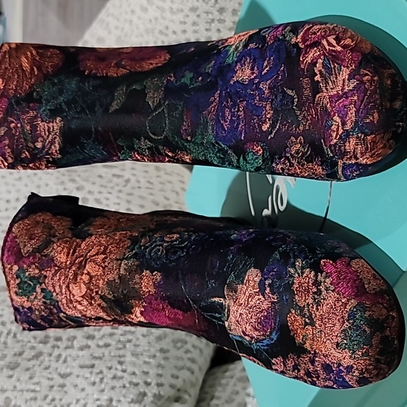 NIB- Floral Boots - Picture 2 of 8